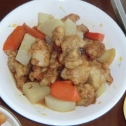 はじめまして。油淋鶏のタレなら、野菜も美味しくモリモリ食べられるはず！ということで、中華スープで煮た大根や人参も一緒のお皿に…。とても美味しかったです＾＾